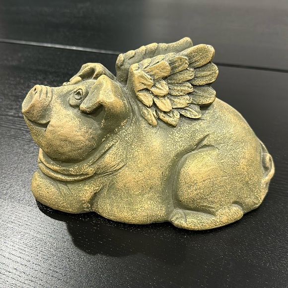 The Stone Bunny Inc. Pig with Wings Statue - Picture 1 of 8